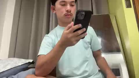 Snapshot of sweetguy102103 chatting on October 29, 9:23 am khrayan online show from October 29, 9:23 am