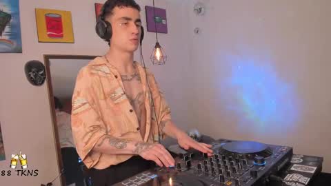 Syd online show from February 10, 7:07 pm