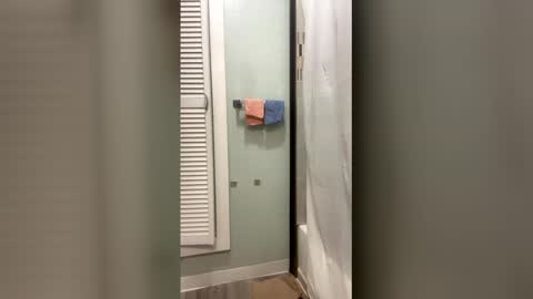 t206659 online show from March 6, 7:11 pm