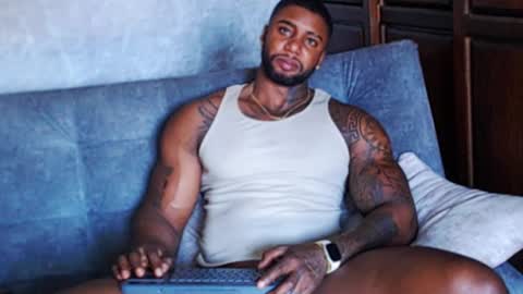 Tairon Tucke online show from January 13, 9:20 pm