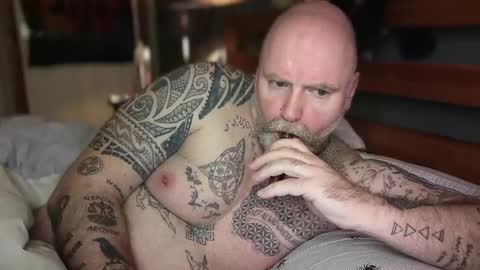 Tattooeddilf 01 online show from March 9, 12:26 am