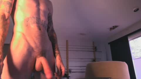 Snapshot of tattooednudedude chatting on September 28, 12:47 pm Mr. Favorite online show from September 28, 12:47 pm