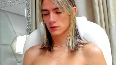 Snapshot of tayler_swift1 chatting on January 25, 7:17 am tayler_swift1 online show from January 25, 7:17 am