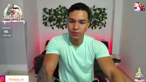 Snapshot of taylor_johnn chatting on December 21, 2:47 pm Penagos zz    online show from December 21, 2:47 pm