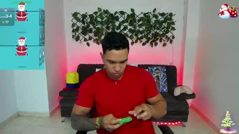 Snapshot of taylor_johnn chatting on December 25, 3:06 pm Penagos zz    online show from December 25, 3:06 pm