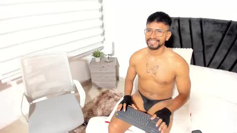 taylormaccurdy_ online show from October 7, 5:50 pm