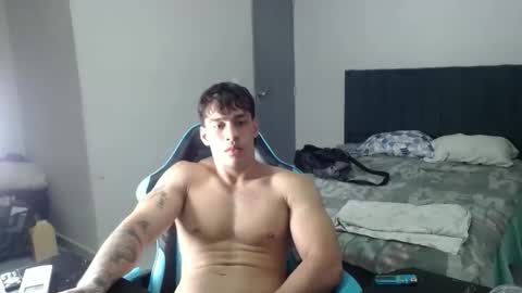 team23hot0 online show from December 4, 6:53 am