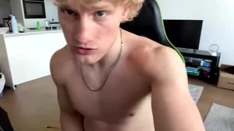 liammlust online show from February 5, 2:51 am