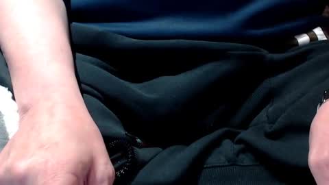 Snapshot of the1pocketrocket chatting on December 13, 10:55 pm the1pocketrocket online show from December 13, 10:55 pm