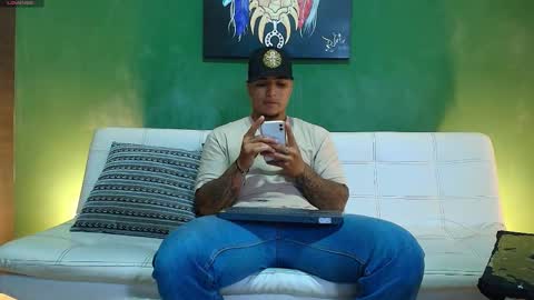 SCOTT  THEO  KAMERON  GENDERSON online show from November 30, 1:02 pm