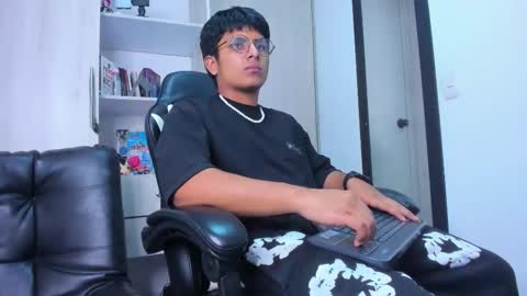 Danny online show from December 18, 3:24 am