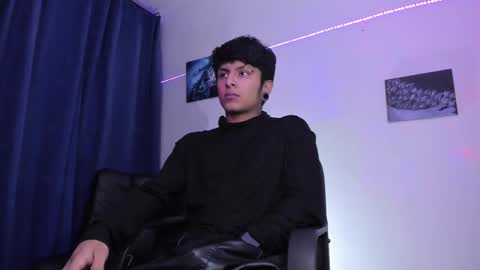 Snapshot of the_weed_guys chatting on January 28, 2:43 am Danny online show from January 28, 2:43 am