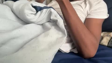 Snapshot of theeshooterr chatting on January 14, 2:43 pm theeshooterr online show from January 14, 2:43 pm