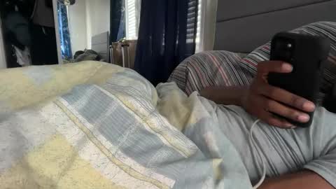 Snapshot of theeshooterr chatting on October 15, 3:30 pm theeshooterr online show from October 15, 3:30 pm