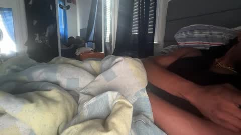 Snapshot of theeshooterr chatting on September 22, 1:32 pm theeshooterr online show from September 22, 1:32 pm