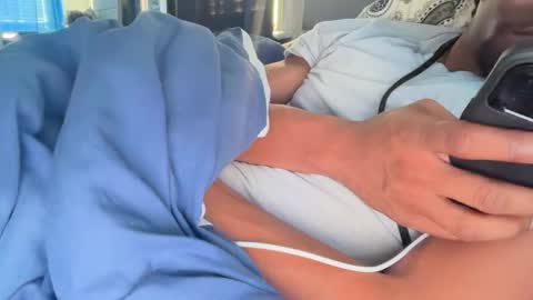 Snapshot of theeshooterr chatting on January 4, 3:17 pm theeshooterr online show from January 4, 3:17 pm