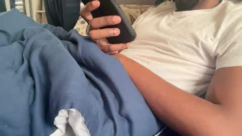 Snapshot of theeshooterr chatting on January 13, 1:28 pm theeshooterr online show from January 13, 1:28 pm