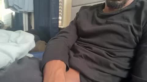 Snapshot of theeshooterr chatting on January 16, 2:51 pm theeshooterr online show from January 16, 2:51 pm