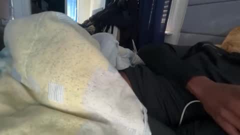 Snapshot of theeshooterr chatting on October 25, 1:35 pm theeshooterr online show from October 25, 1:35 pm