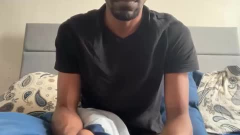 Snapshot of theeshooterr chatting on December 8, 2:41 pm theeshooterr online show from December 8, 2:41 pm