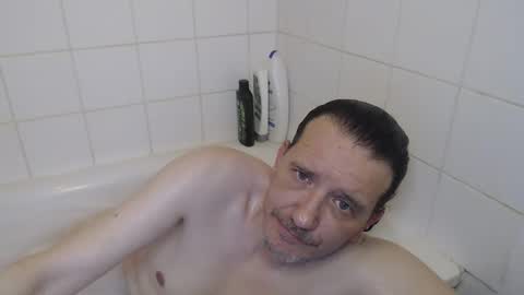 Green online show from April 1, 8:39 pm