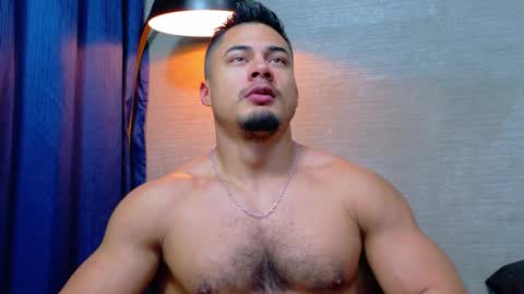 Snapshot of thekingerick chatting on September 25, 2:32 am thekingerick online show from September 25, 2:32 am