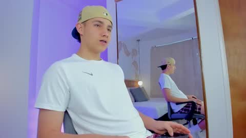  THEO- MATEO  online show from December 16, 12:27 pm