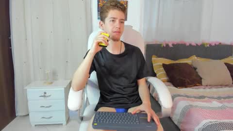 Manuel online show from November 22, 3:17 am