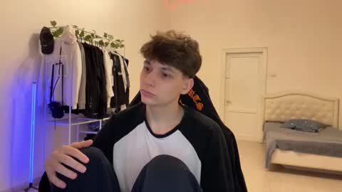 Thomas Hill online show from December 4, 8:38 pm