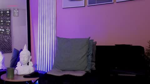 Thomas Eliott   independent model online show from February 9, 7:40 pm