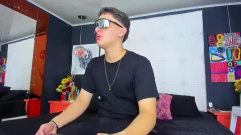 Snapshot of thomas_may4rs chatting on March 12, 4:30 am ---Thomas--- online show from March 12, 4:30 am