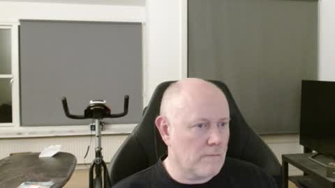 thomash32 online show from October 6, 8:35 pm