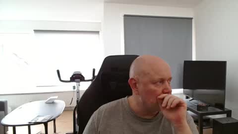 thomash32 online show from September 21, 11:54 am