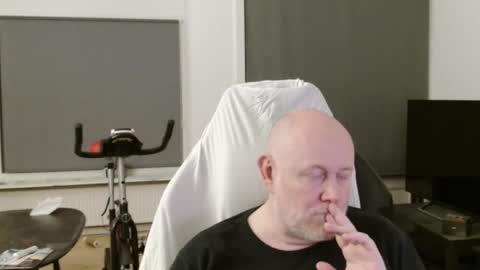 thomash32 online show from September 9, 8:52 pm