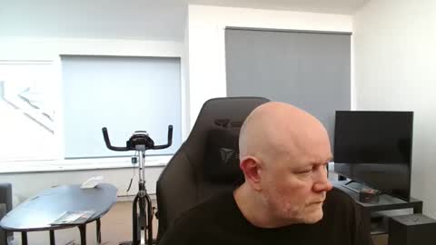 thomash32 online show from September 17, 7:42 am