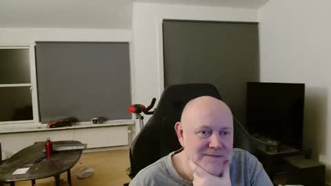 thomash32 online show from December 1, 11:19 pm