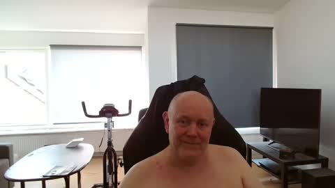 thomash32 online show from October 2, 12:31 pm