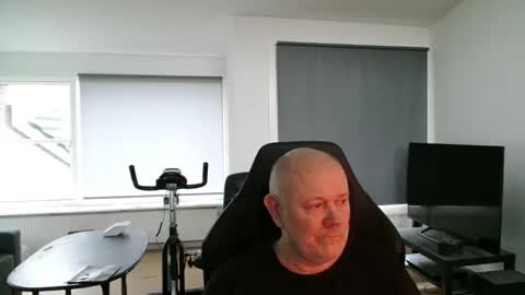 thomash32 online show from October 8, 6:07 am