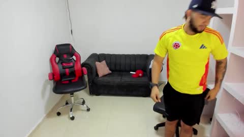 thomson_hot01 online show from February 20, 6:19 am