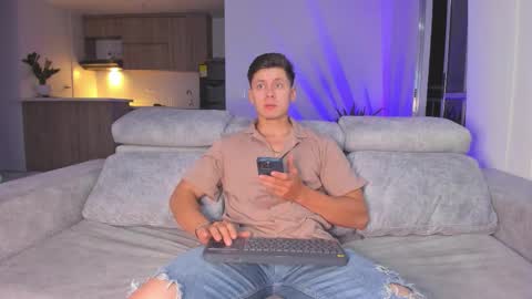 santiago online show from January 16, 1:30 am