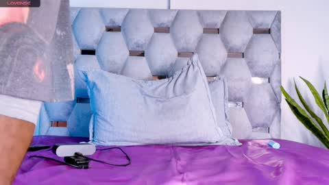 tiago_xxx_ online show from October 31, 10:35 pm