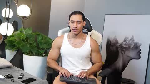 Snapshot of tian_brooks chatting on October 28, 8:22 pm Tian Brooks online show from October 28, 8:22 pm