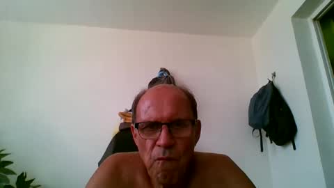 Snapshot of tiaretiareopui chatting on December 28, 5:23 am tiaretiareopui online show from December 28, 5:23 am