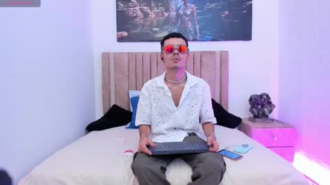 Evans  online show from November 18, 7:28 pm