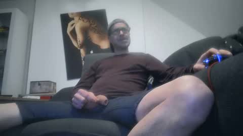 Snapshot of timpop44 chatting on February 3, 12:47 am timpop44 online show from February 3, 12:47 am