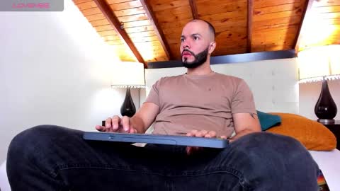 Snapshot of tom_bailey_ chatting on October 19, 2:09 pm   online show from October 19, 2:09 pm