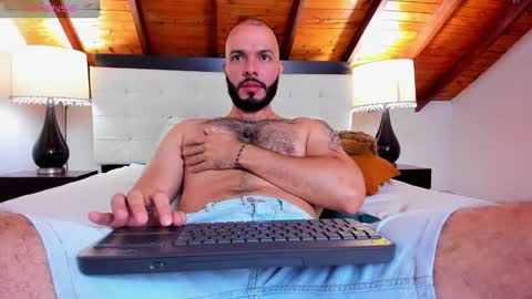 Snapshot of tom_bailey_ chatting on October 18, 2:00 pm   online show from October 18, 2:00 pm