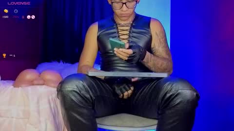 Tom online show from October 2, 2:26 am