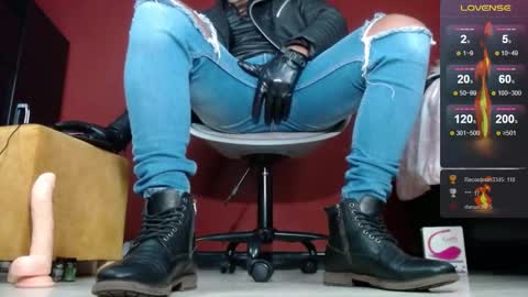 Tom online show from February 9, 11:15 pm