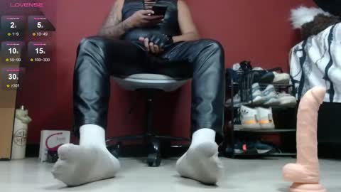 Tom online show from December 3, 4:13 am